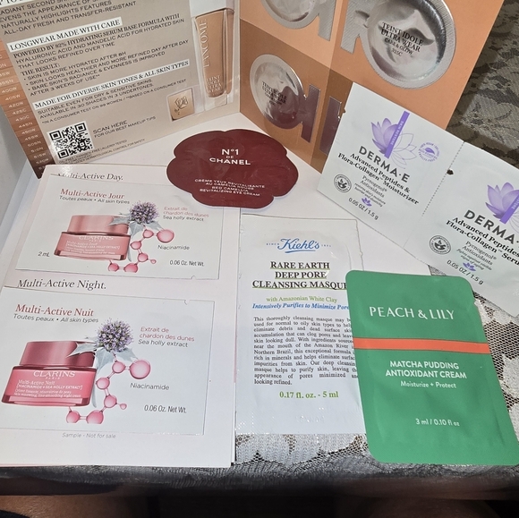 Variety Of Cosmetic Sample Packs - Picture 3 of 3